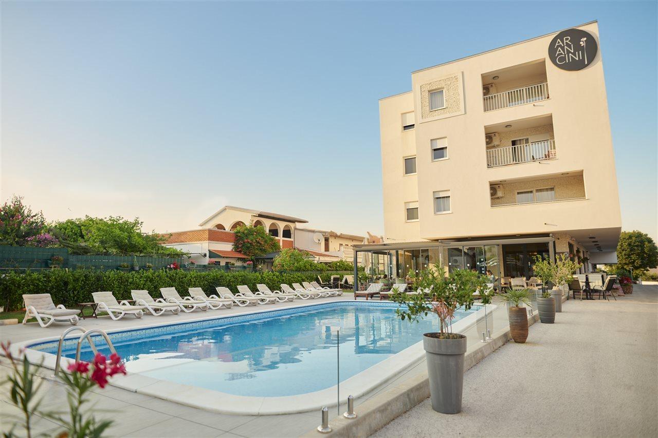 Arancini Apartahotel 4*